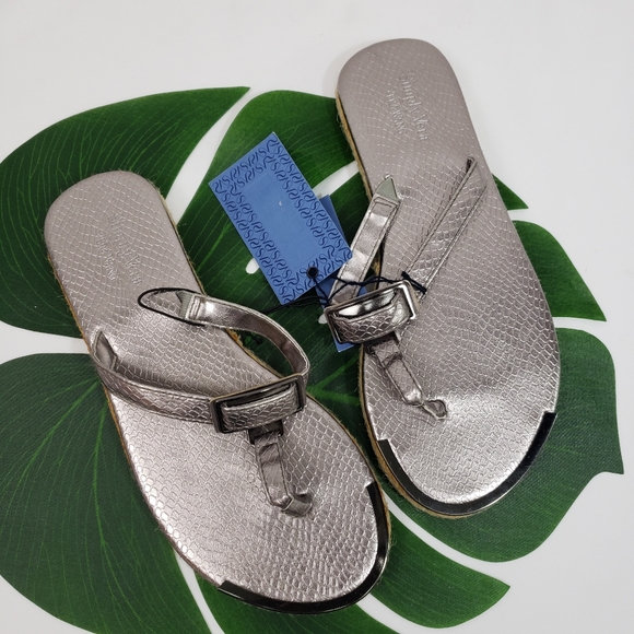 NEW Simply Vera Wang Thomg Espadrille Sandals Size WMS SMALL (5/6) - Picture 2 of 7